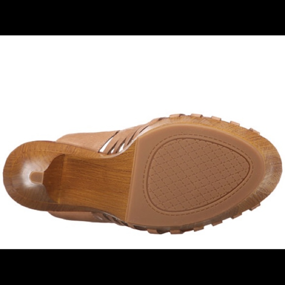 Jessica Simpson Finch Heel - Picture 4 of 8